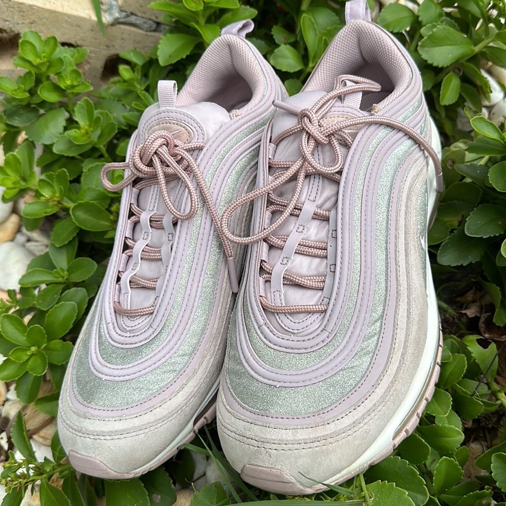 Nike Women's Sneakers in Lavender and Mint